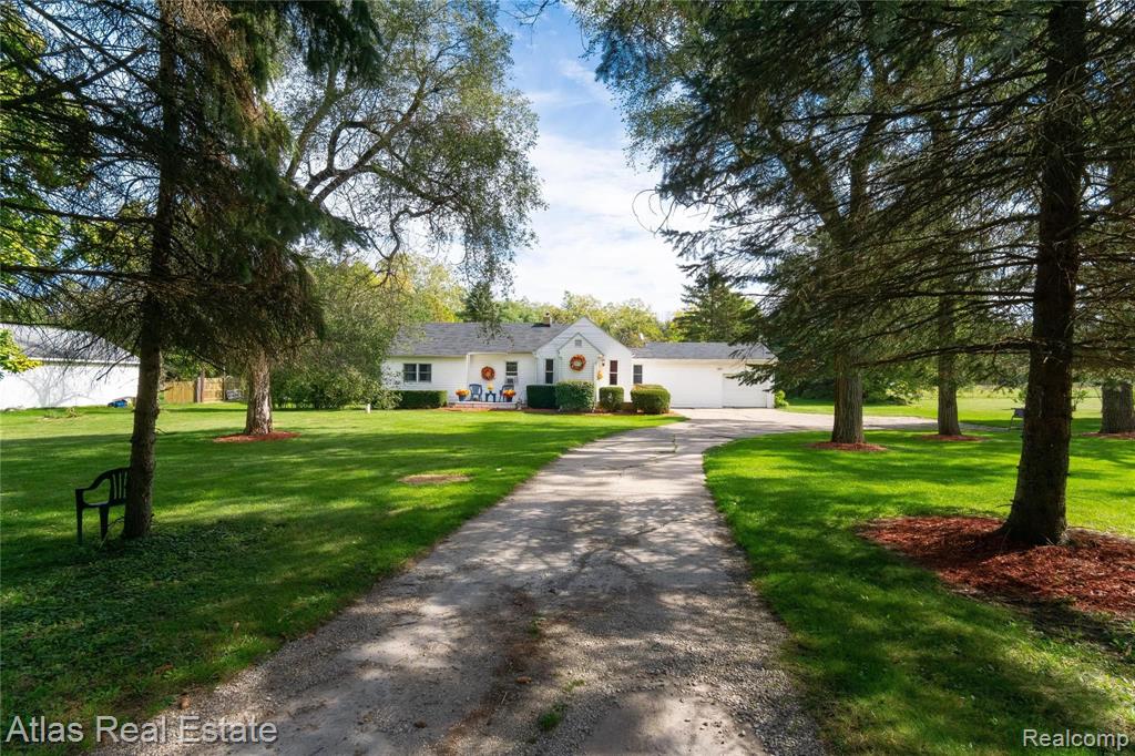 4333 Howe Road Grand Blanc, MI 48439 - Photo 5 of 42