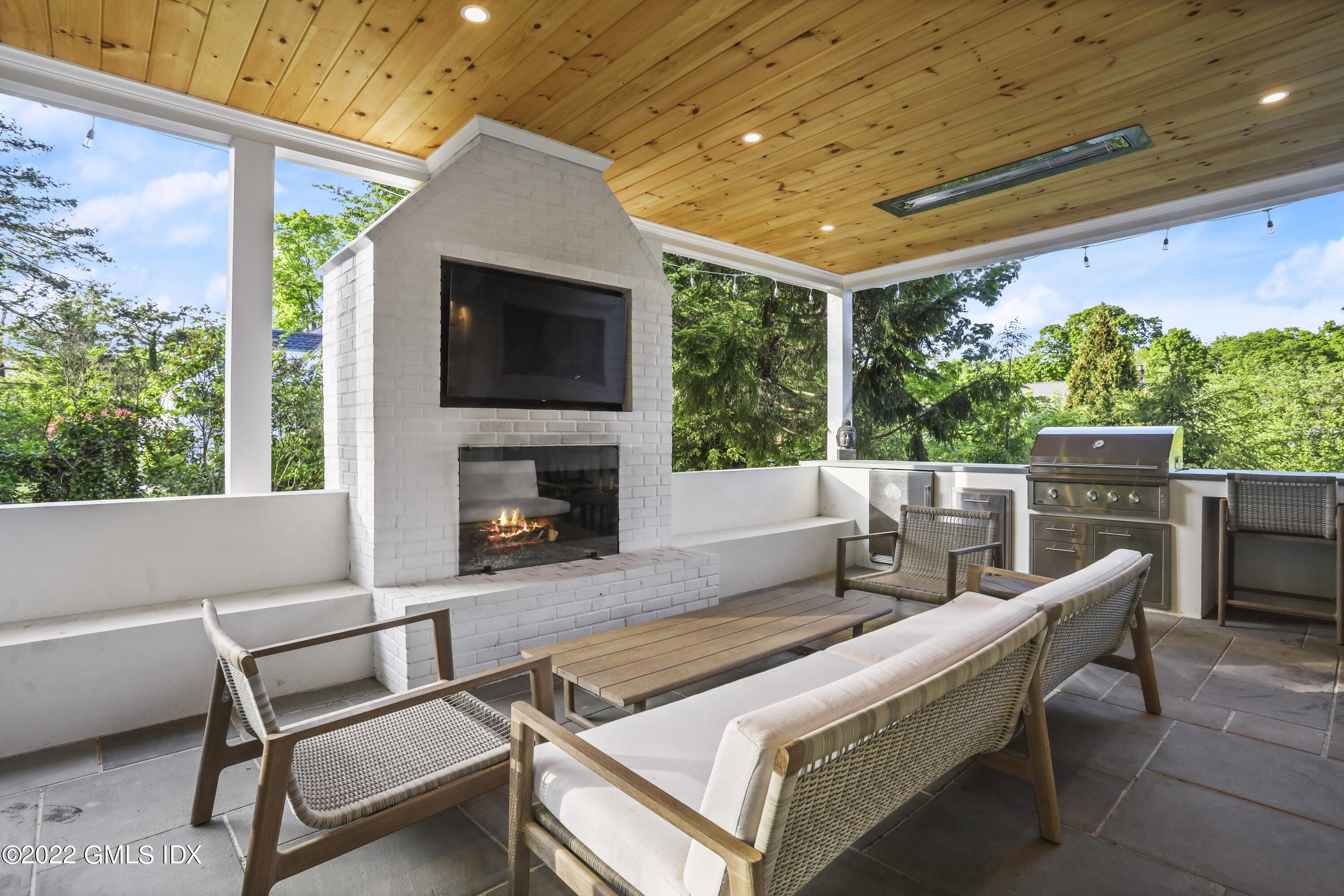 27 Linwood Avenue Riverside, CT 06878 - Photo 18 of 23 a outdoor space with a couch and chairs