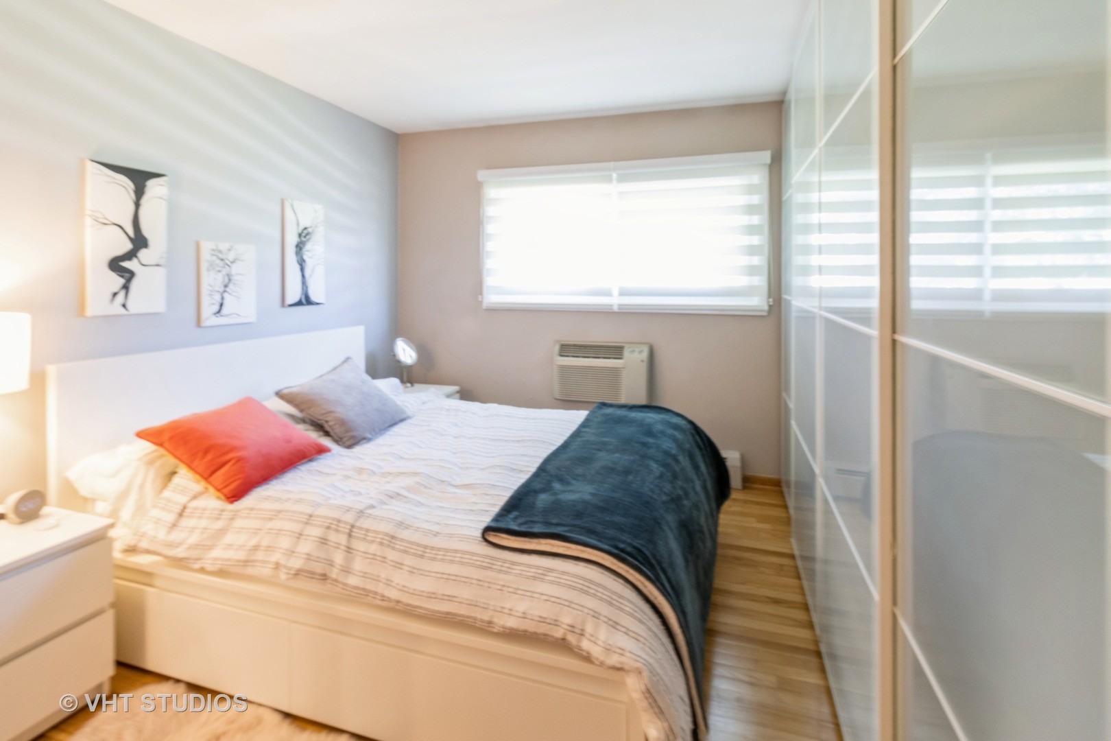 9500 Dee Road, Unit 106F Des Plaines, IL 60016 - Photo 16 of 28 a bedroom with a bed and a window
