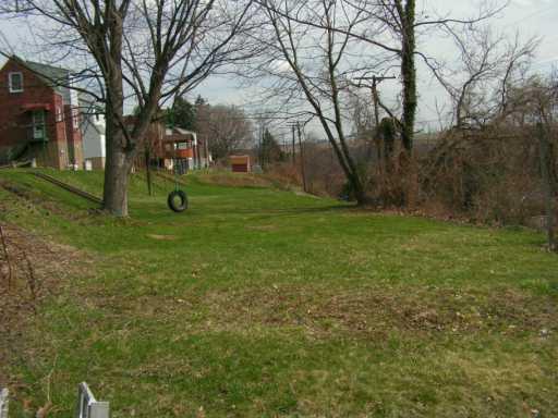 1632 Elderslee Road Baldwin, PA 15227 - Photo 8 of 8 Yard/Garden.