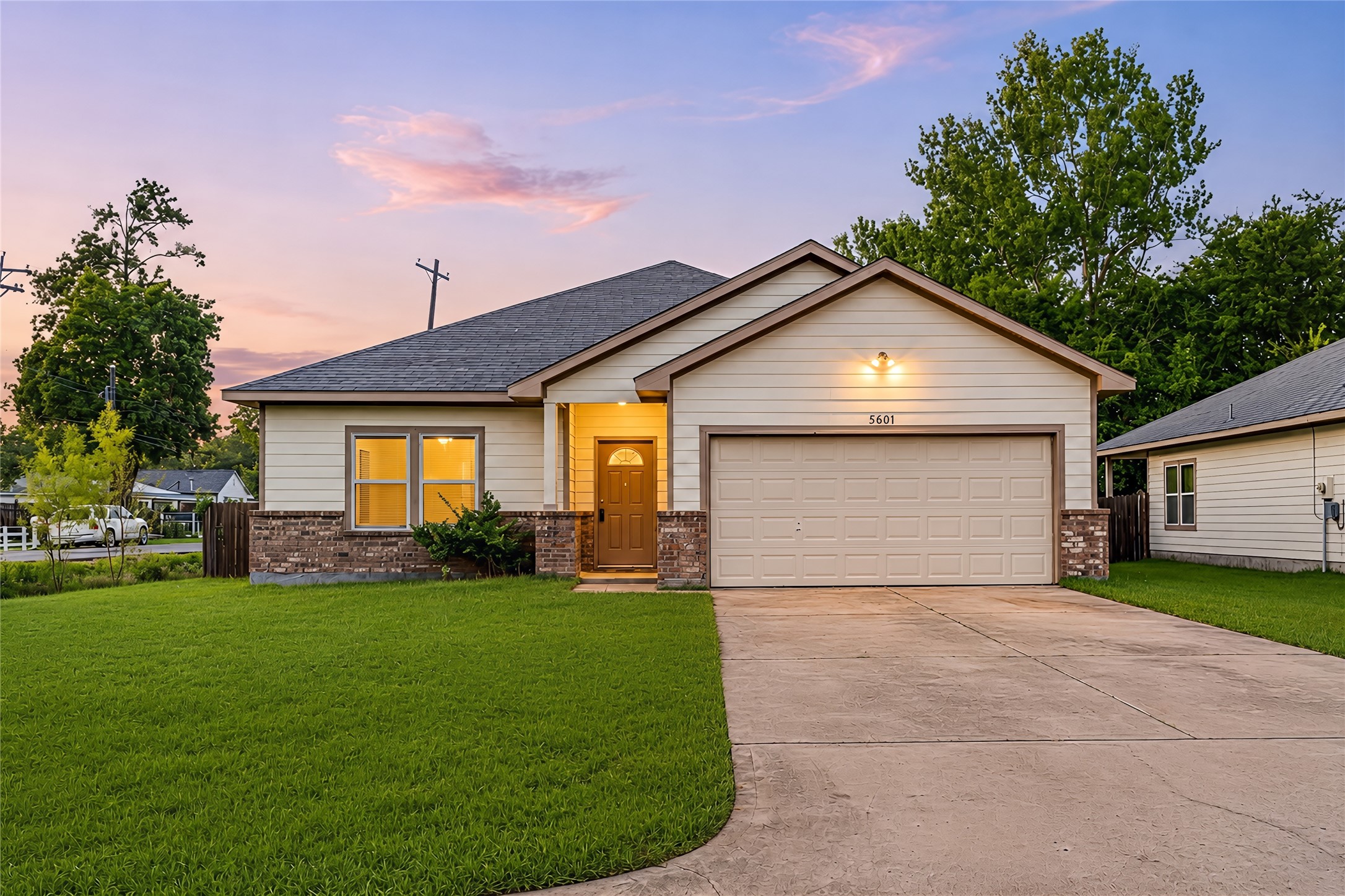 5601 Howell Street Houston, TX 77032 - Photo 1 of 27