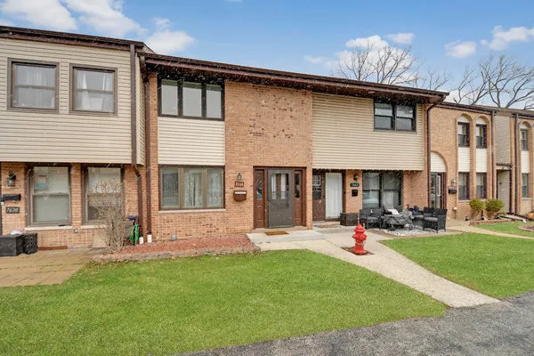 $249,873 | 7666 South 88 Court, Justice, IL 60458