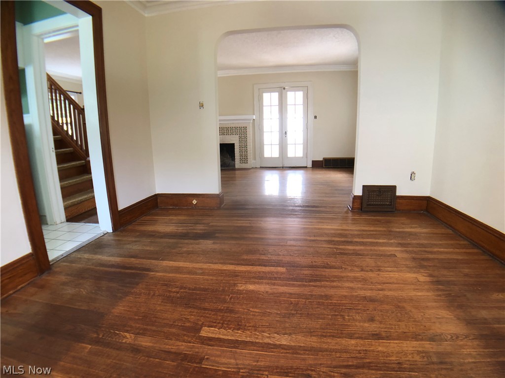 895 Roland Road Cleveland, OH 44124 - Photo 6 of 29