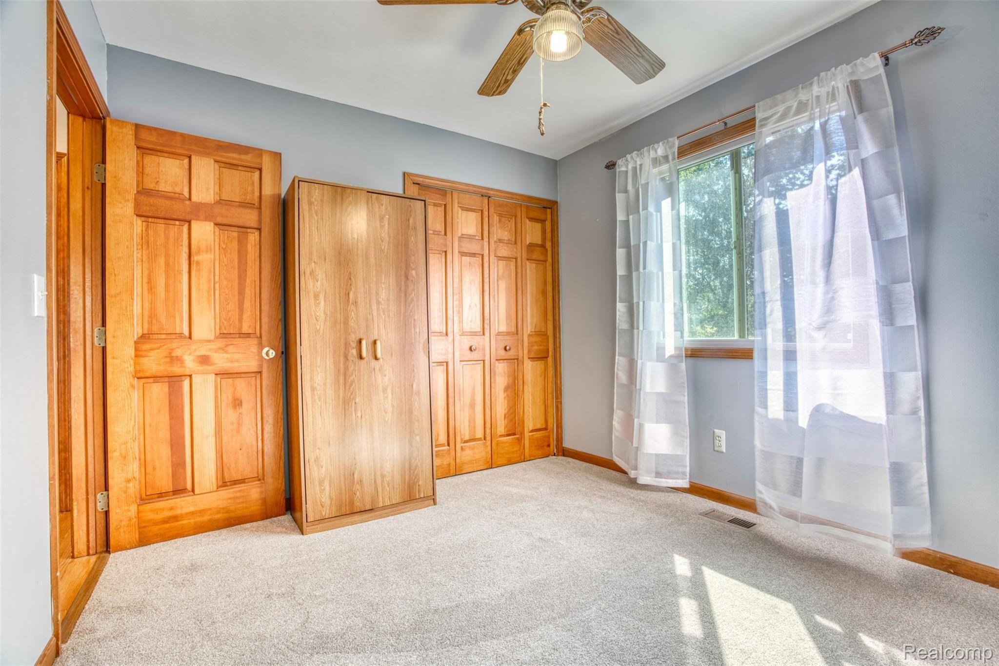 11813 Newman Road Brighton, MI 48114 - Photo 17 of 33 2nd bedroom