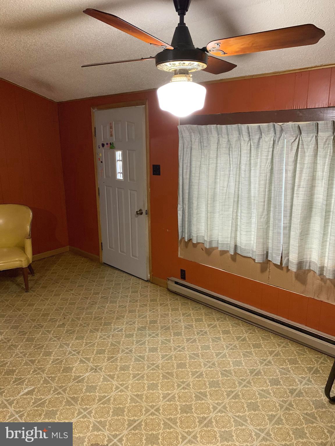 240 Sycamore Road Elkton, MD 21921 - Photo 4 of 35 Entry - Living Space