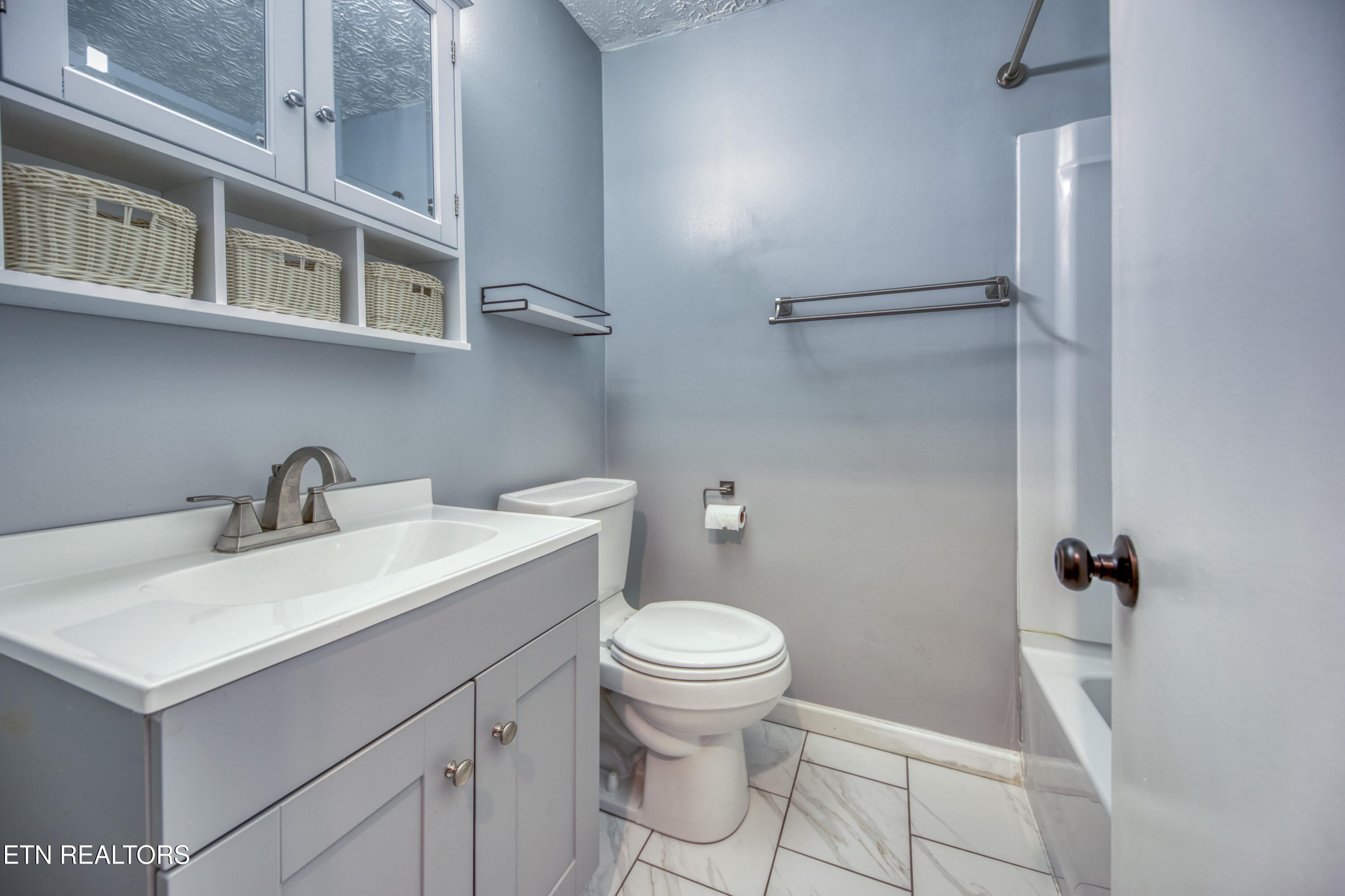 916 Mallory Road Knoxville, TN 37919 - Photo 14 of 23 Updated hall bath