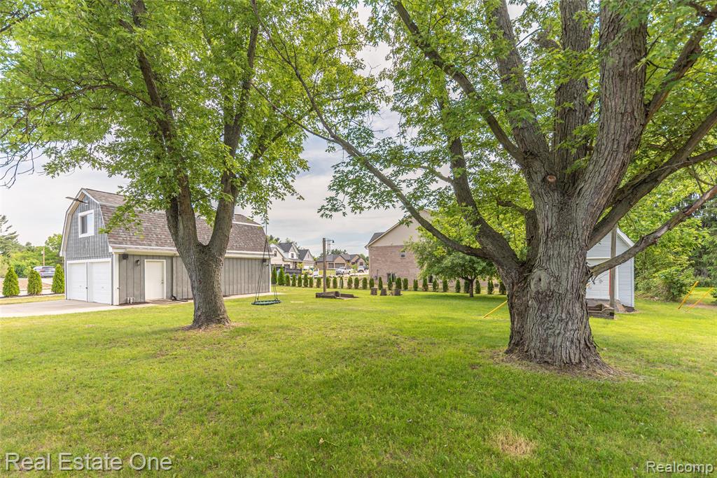 912 North Wixom Road Wixom, MI 48393 - Photo 43 of 49