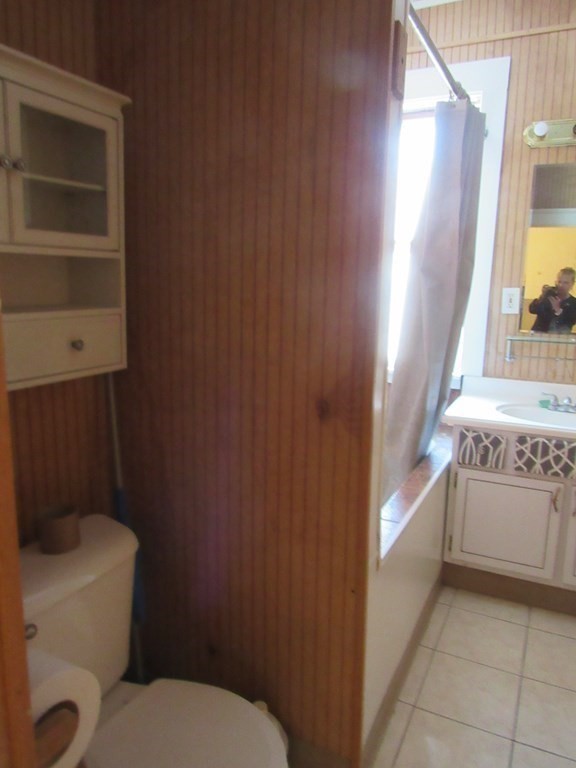 98 Brookline Street, Unit 3 Worcester, MA 01603 - Photo 13 of 33 a bathroom with a toilet a sink and bathtub