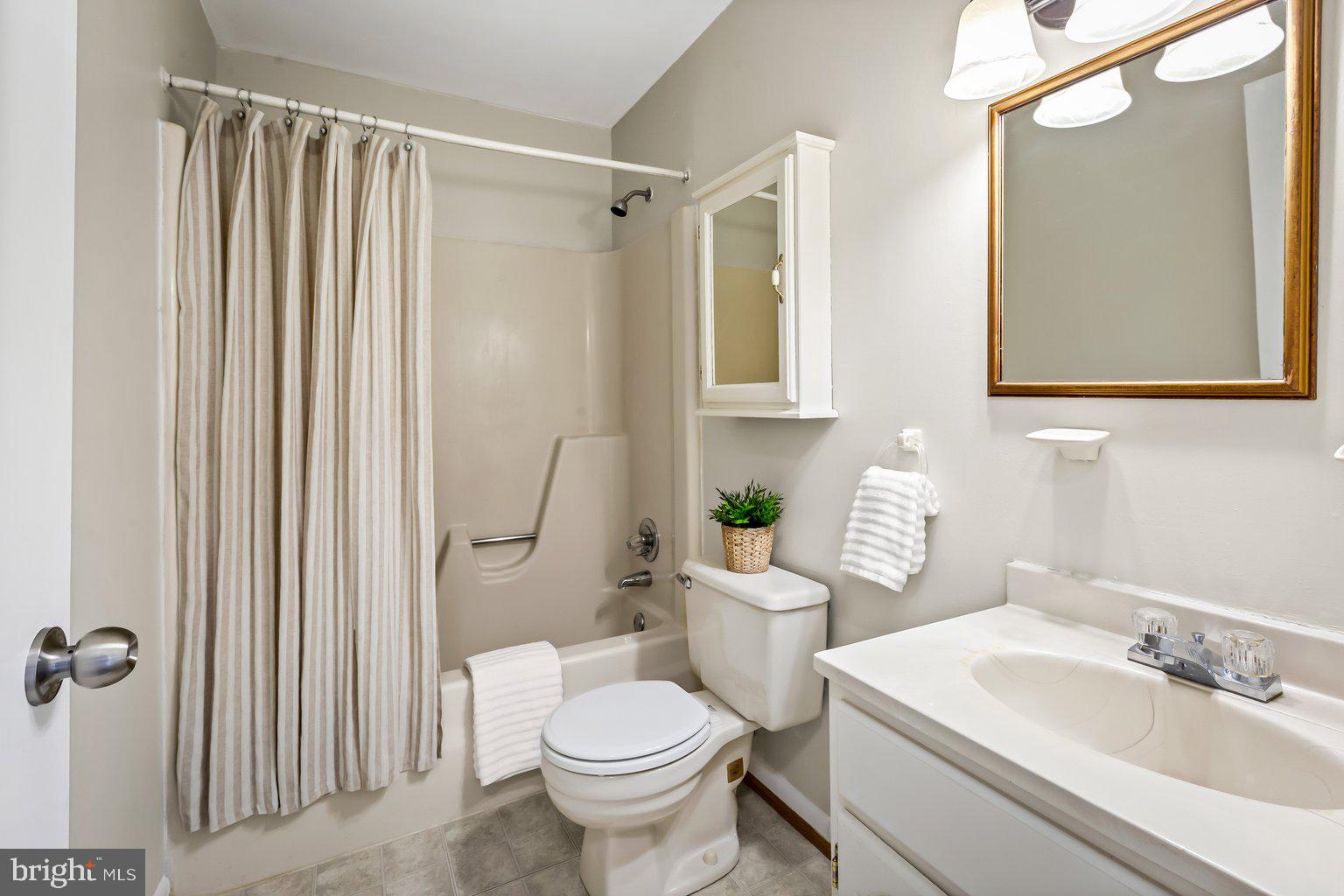 2601 Marston Road New Windsor, MD 21776 - Photo 16 of 33 Main Level Hall Bathroom