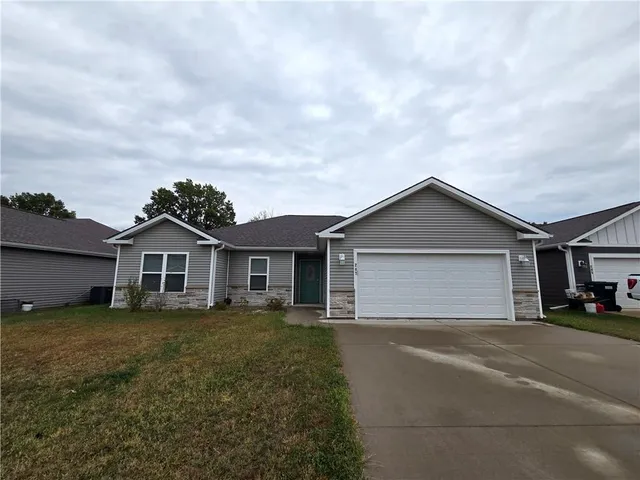 $309,000 | 207 Blackberry Circle, Archie, MO 64725