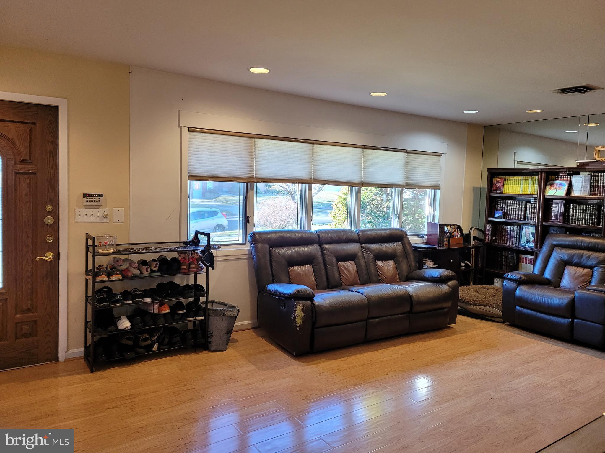6605 Edenvale Road Baltimore, MD 21209 - Photo 3 of 23