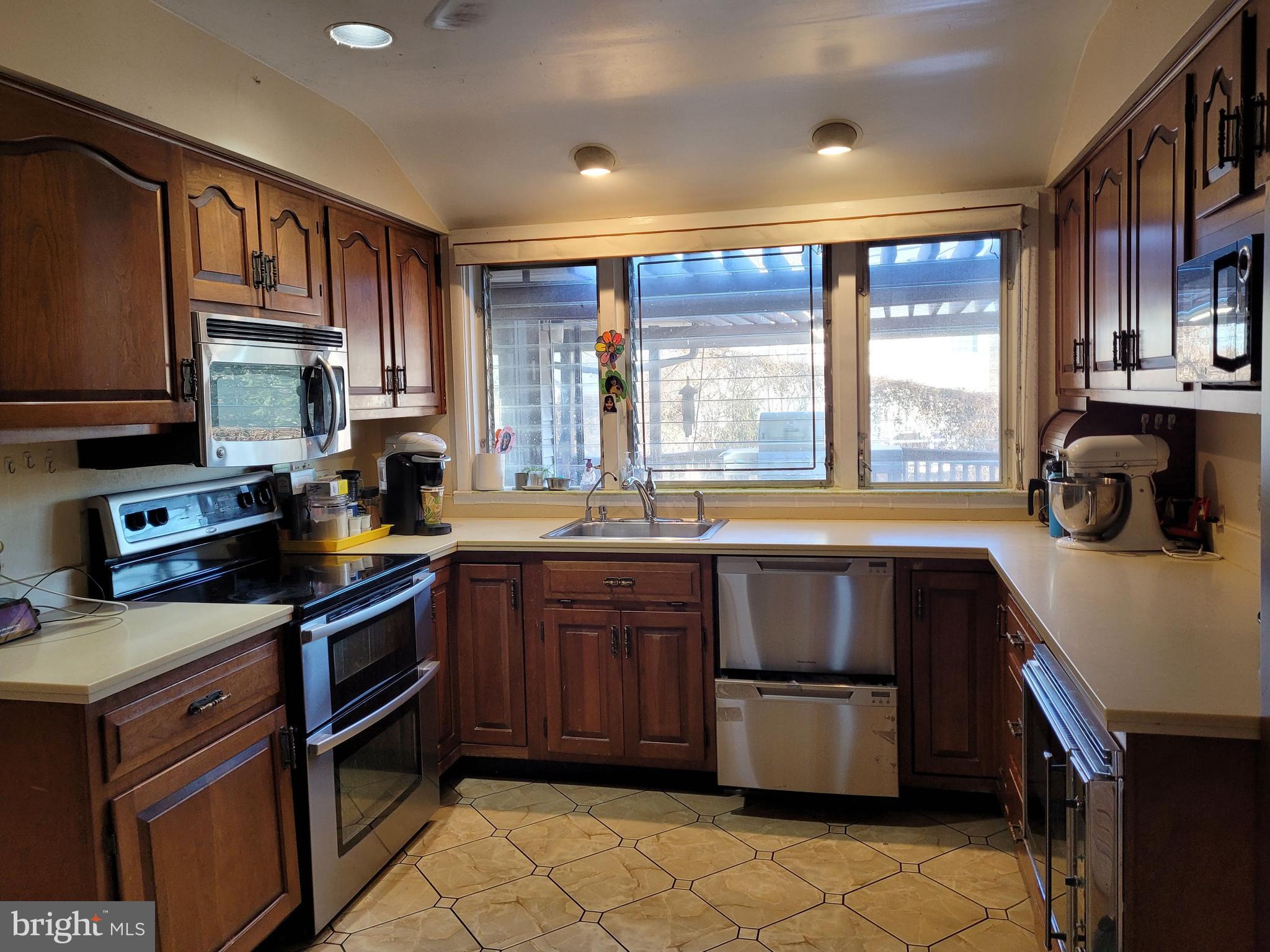 6605 Edenvale Road Baltimore, MD 21209 - Photo 10 of 23