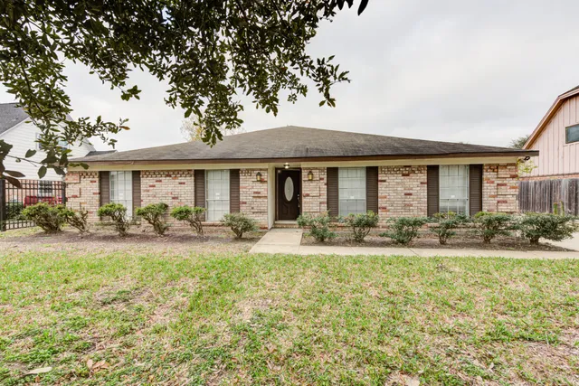 $2,200 | 15118 Chaseridge Drive, Houston, TX 77489