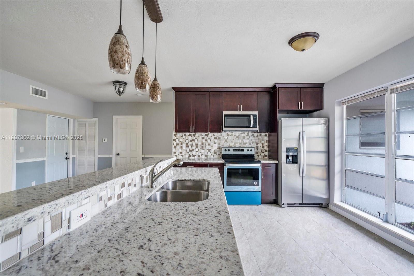 1060 Northeast 166th Street North Miami Beach, FL 33162 - Photo 14 of 32