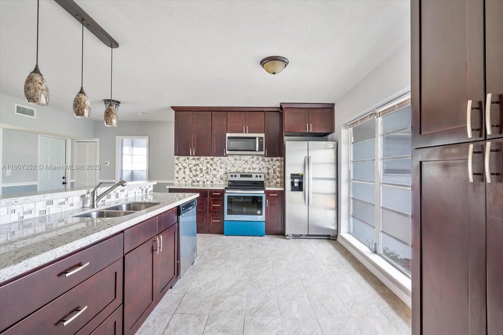 1060 Northeast 166th Street North Miami Beach, FL 33162 - Photo 18 of 32