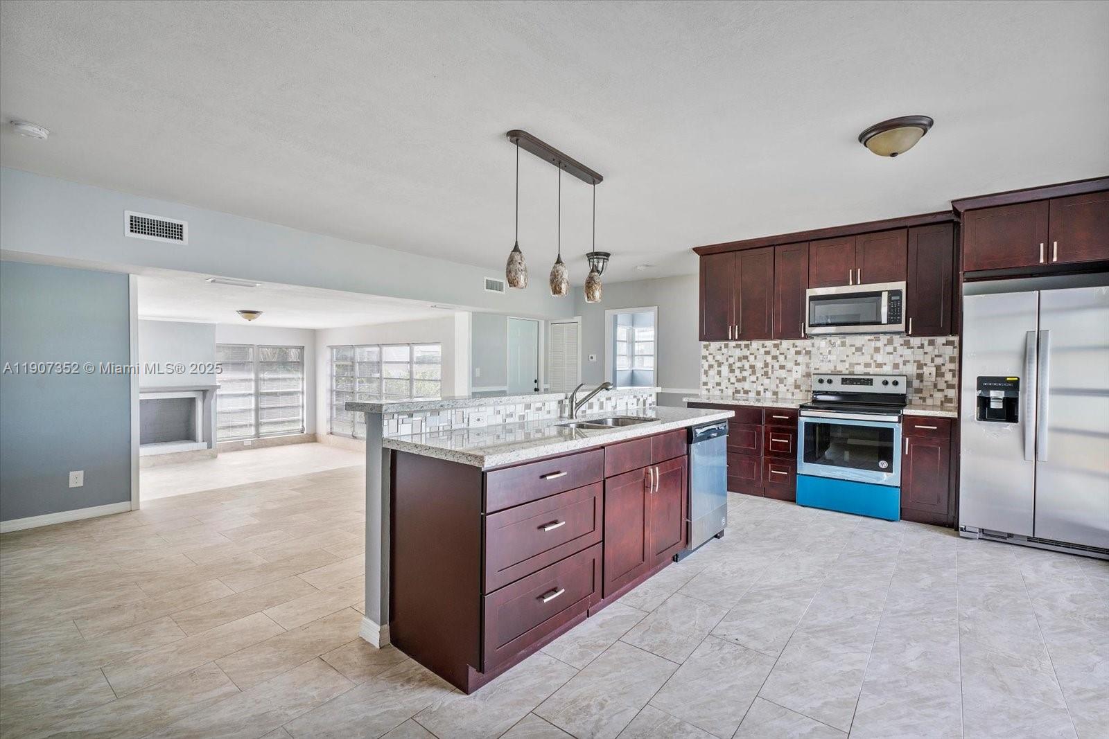 1060 Northeast 166th Street North Miami Beach, FL 33162 - Photo 19 of 32