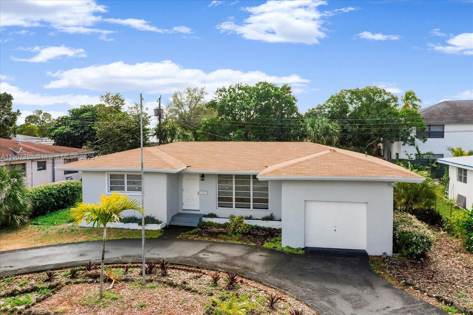 1060 Northeast 166th Street North Miami Beach, FL 33162 - Photo 4 of 32