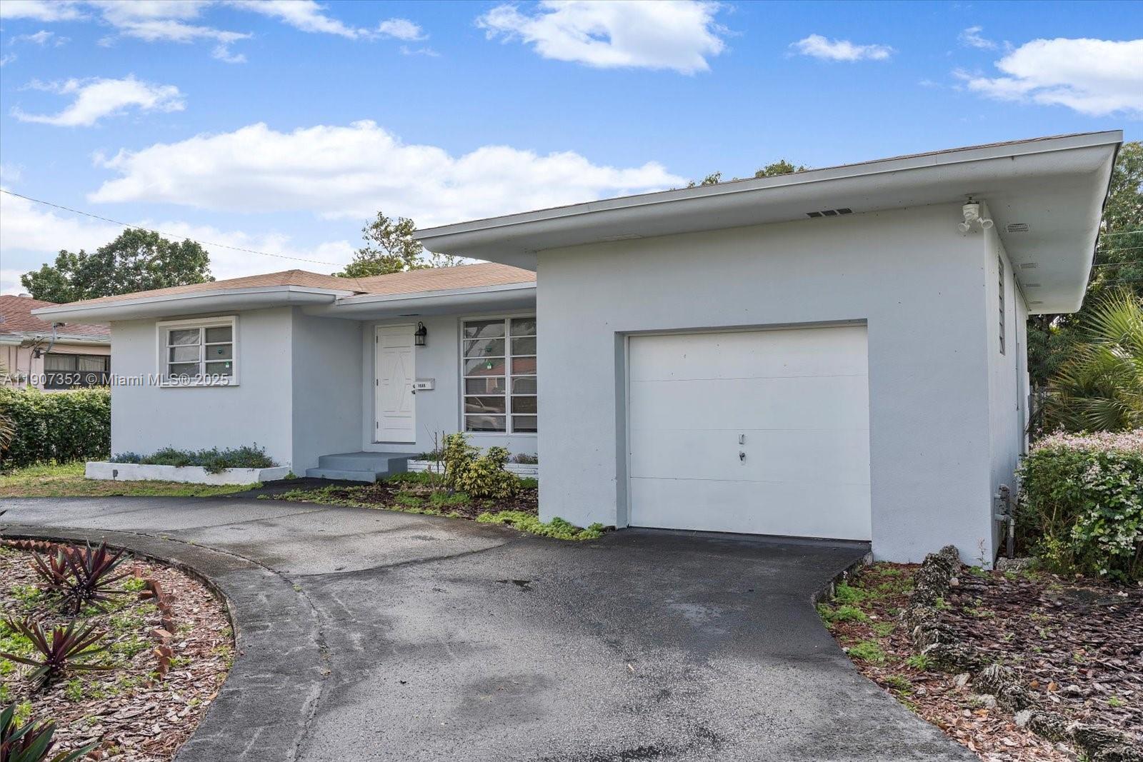 1060 Northeast 166th Street North Miami Beach, FL 33162 - Photo 9 of 32