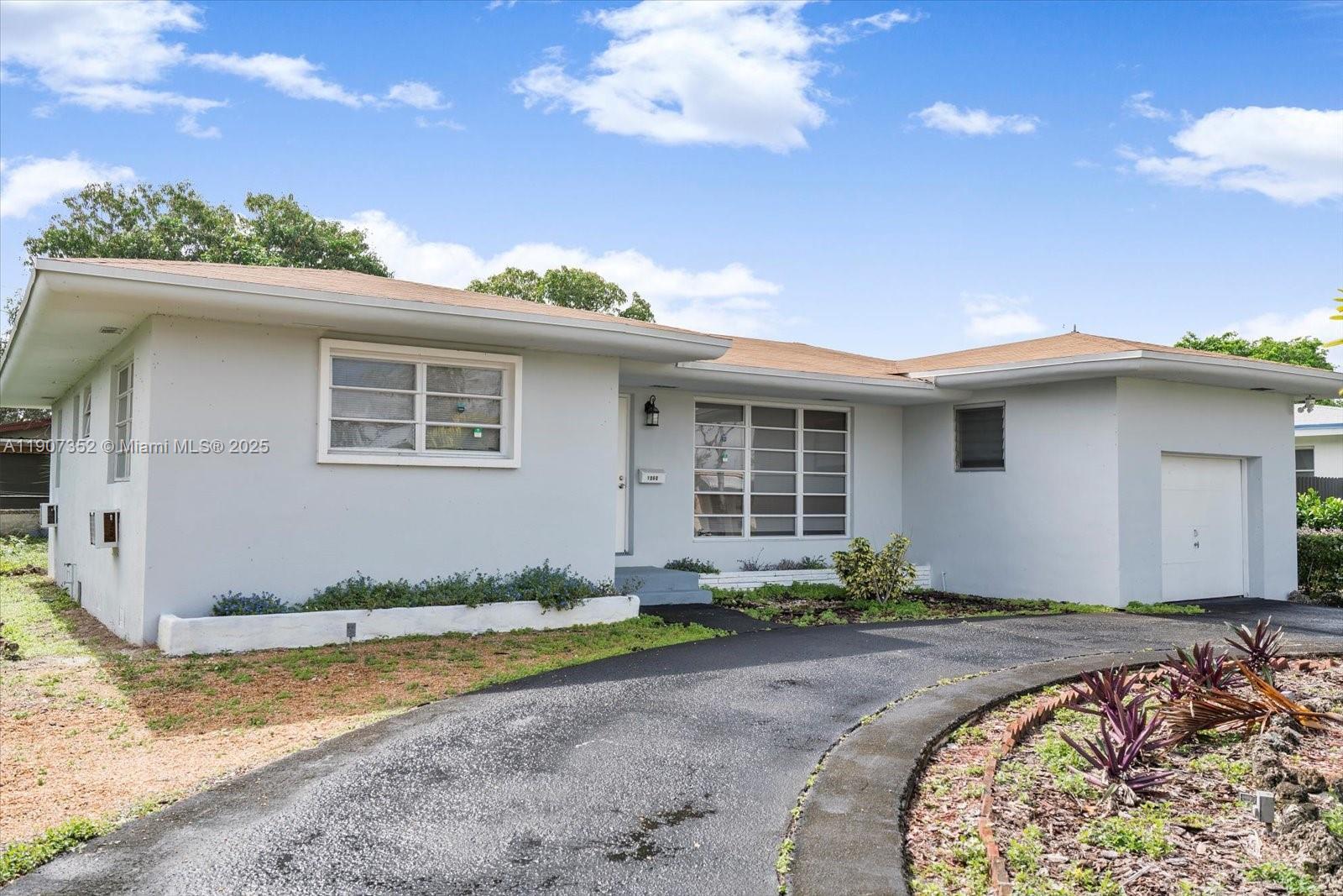 1060 Northeast 166th Street North Miami Beach, FL 33162 - Photo 10 of 32