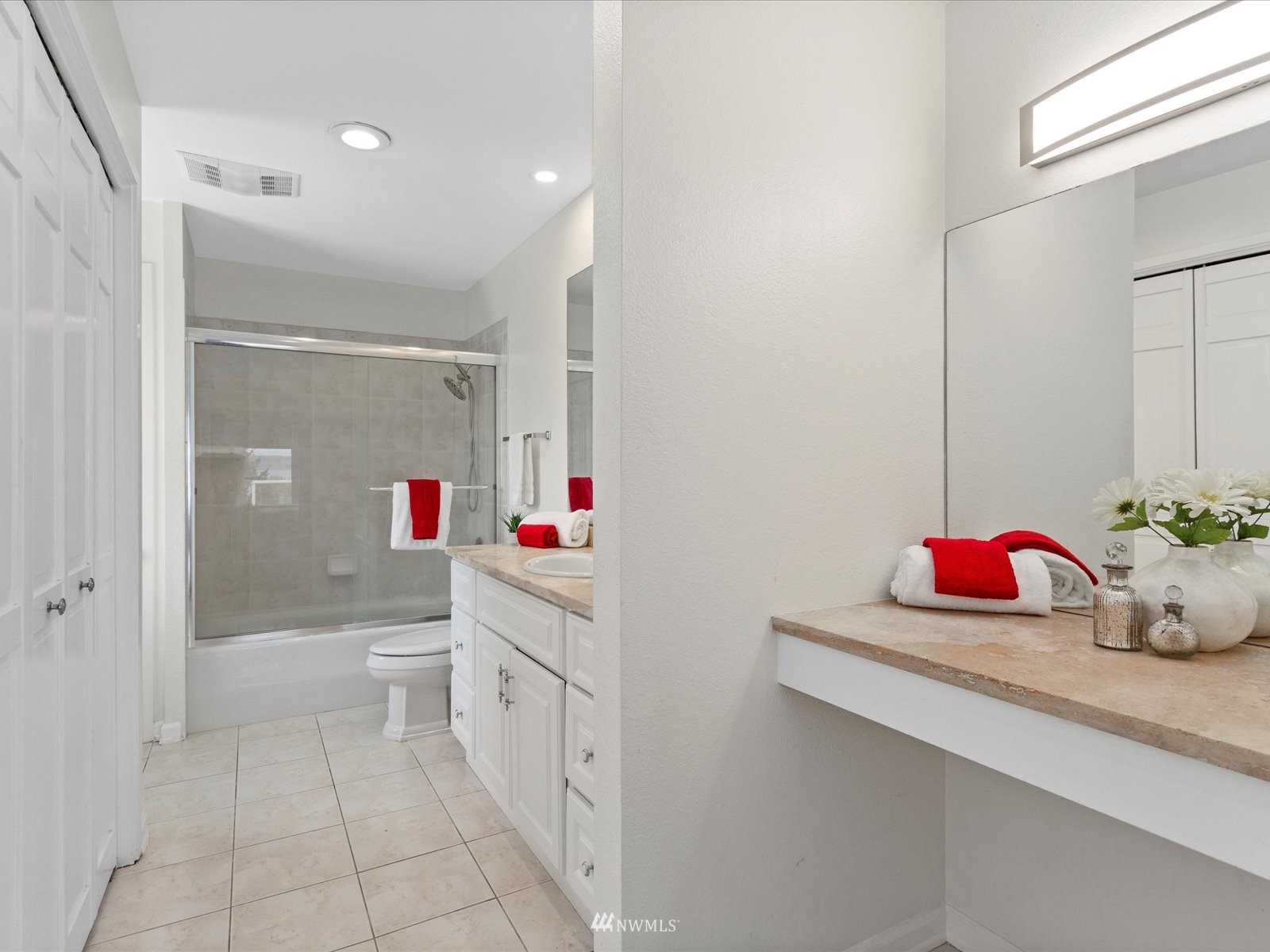 18156 Riviera Place Southwest Normandy Park, WA 98166 - Photo 18 of 40 a bathroom with a sink and a tub