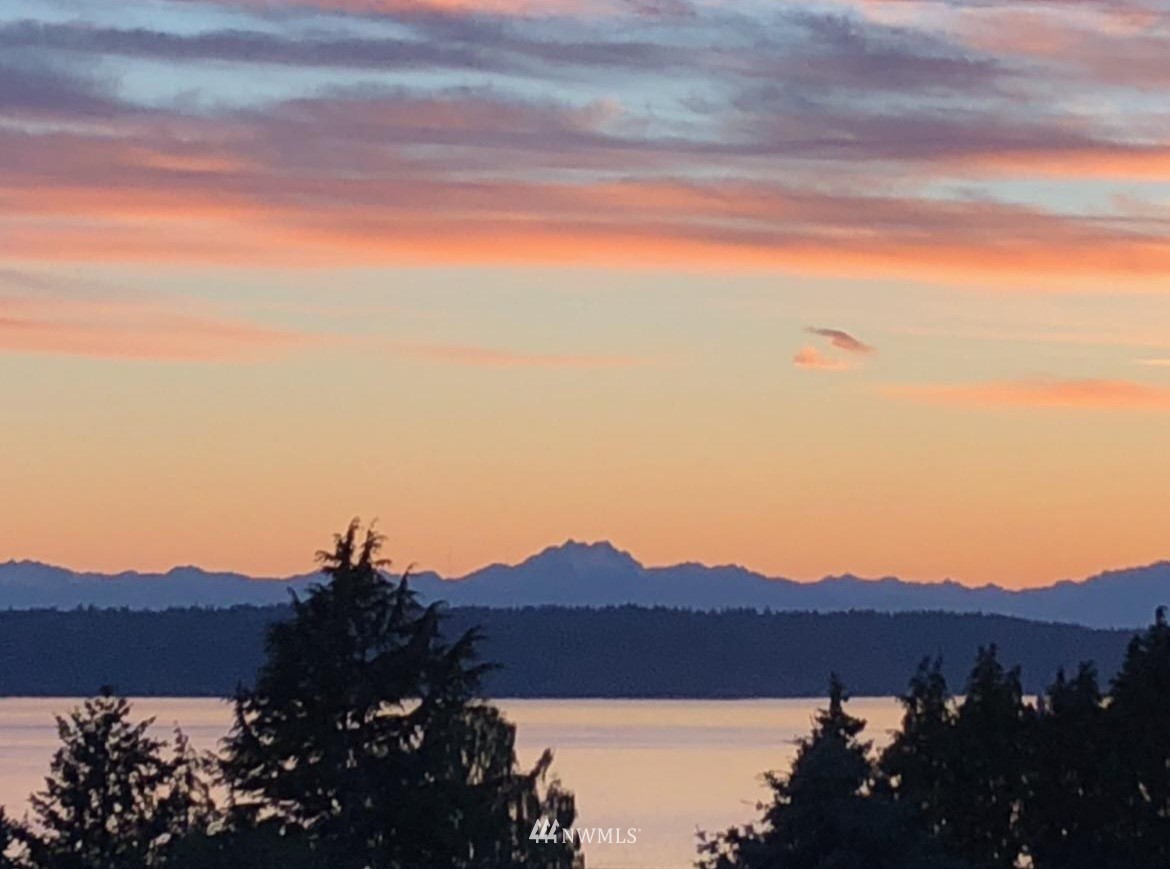 18156 Riviera Place Southwest Normandy Park, WA 98166 - Photo 31 of 40 a view of houses and mountain view