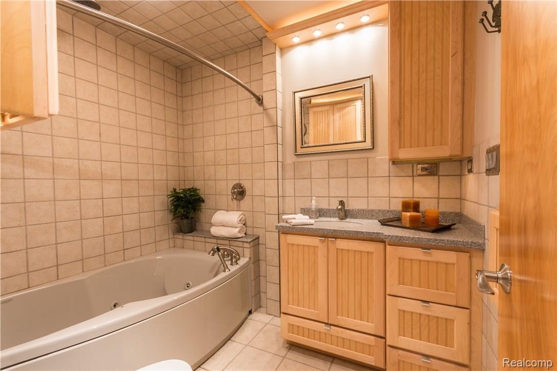 4630 Pickering Road Bloomfield Hills, MI 48301 - Photo 28 of 39 Pickering-13.jpg