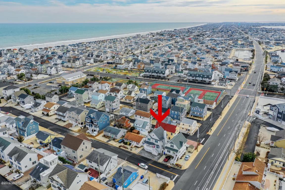2 blocks to beach