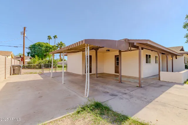 a view of a house with backyard and garage