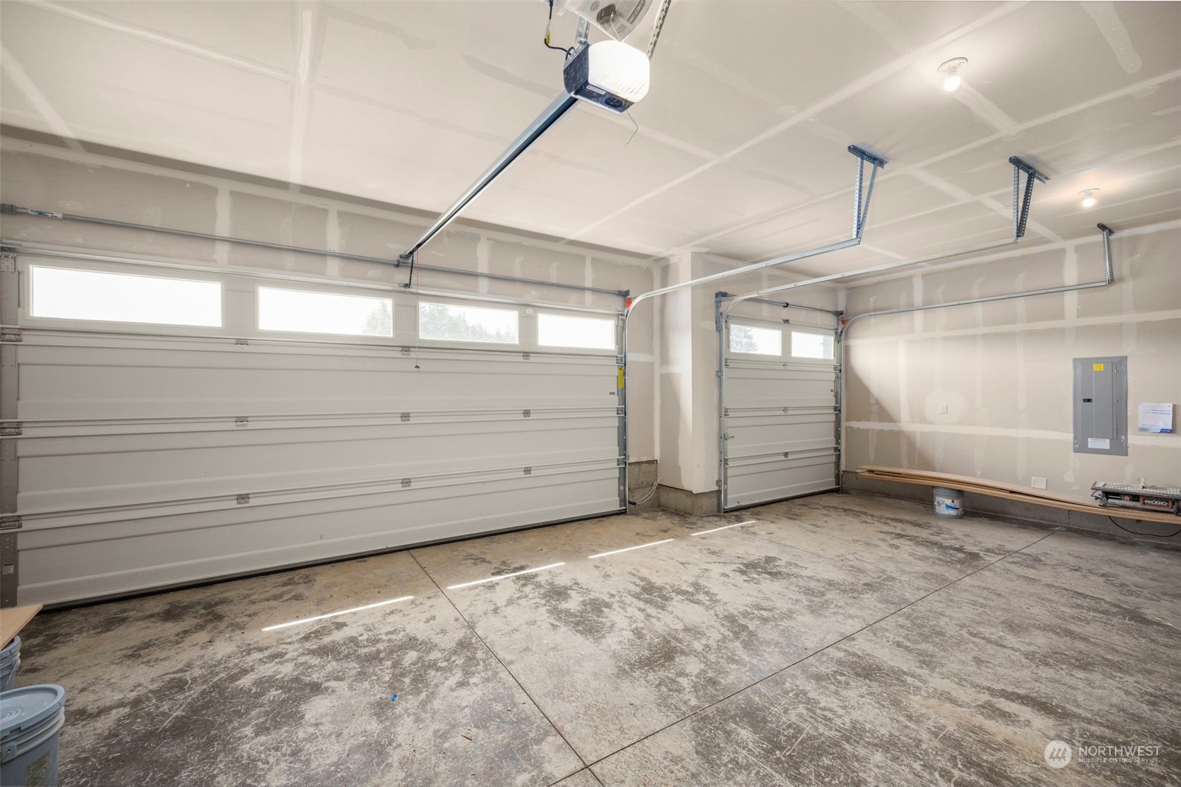 2814 South 9th Avenue Ridgefield, WA 98642 - Photo 23 of 37 a view of a garage