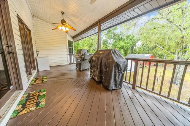 a view of the livingroom with furniture and a window