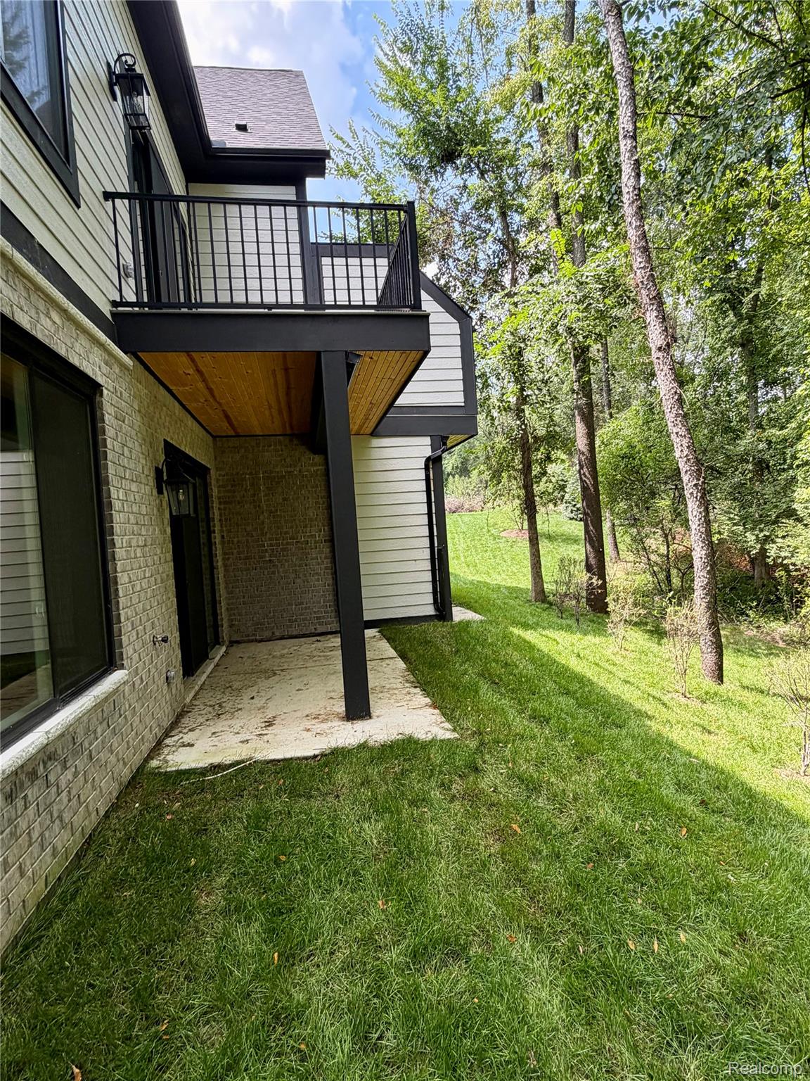 536 Maplehill Road Rochester, MI 48306 - Photo 49 of 51 IMG_8308.jpeg
