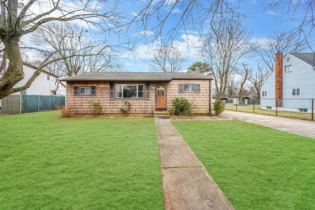 $465,000 | 154 McNair Street, Brentwood, NY 11717