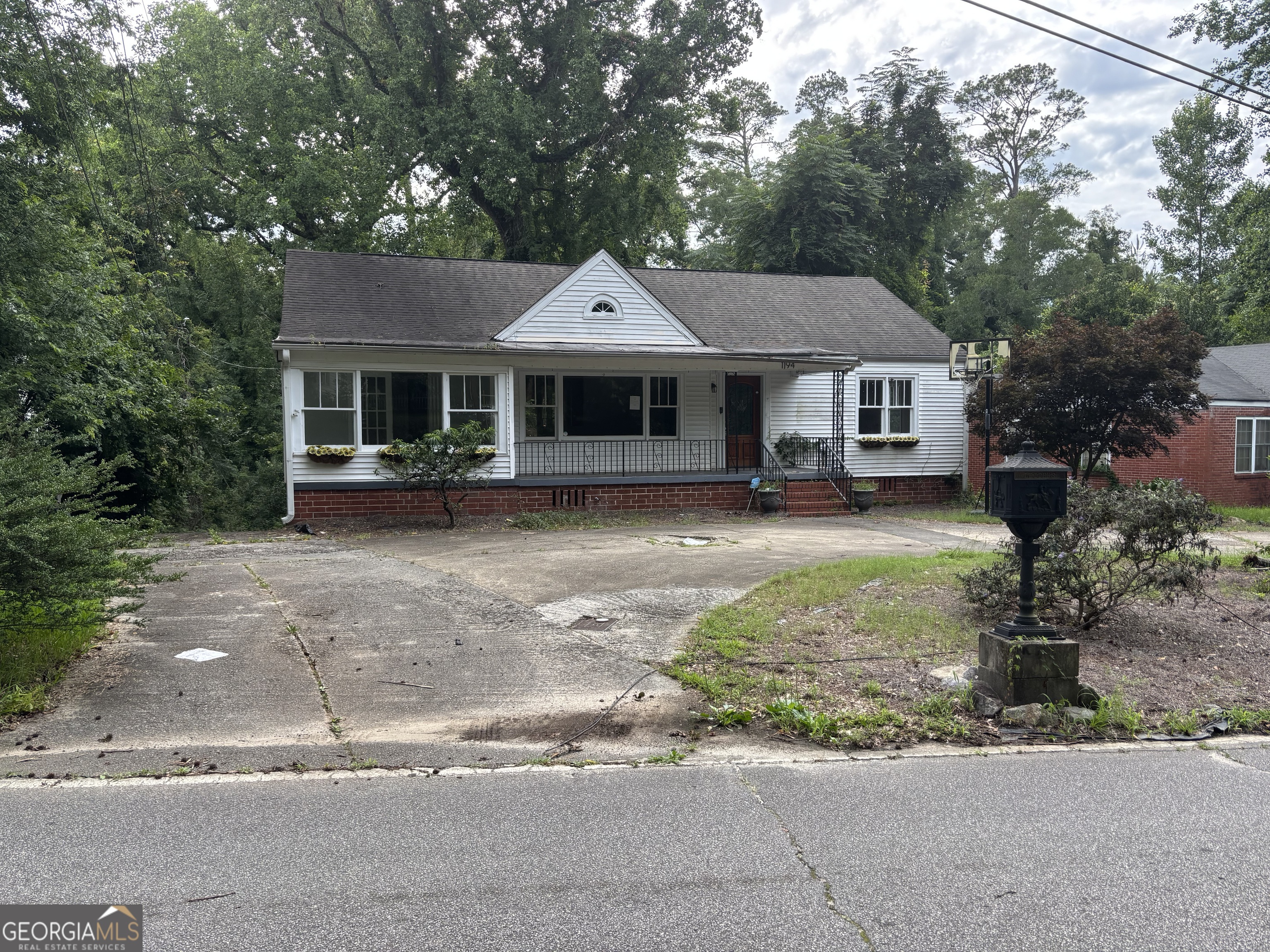1194 Briarcliff Road Macon, GA 31211 - Photo 2 of 37