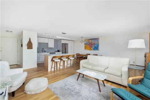 $2,400 | 66 Girard Avenue, Unit 110, Newport, RI 02840