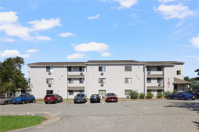 $2,400 | 66 Girard Avenue, Unit 110, Newport, RI 02840