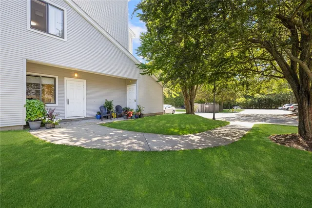 $2,400 | 66 Girard Avenue, Unit 110, Newport, RI 02840