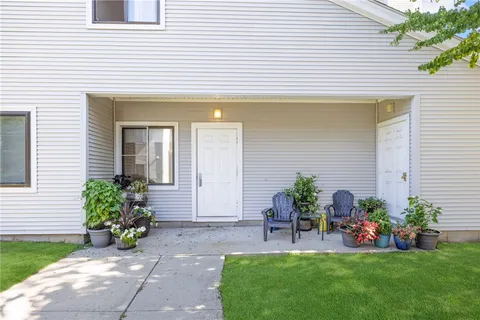 $2,400 | 66 Girard Avenue, Unit 110, Newport, RI 02840