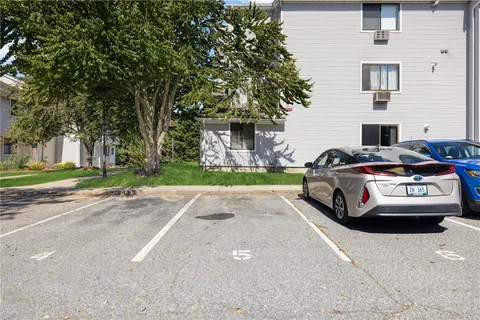 $2,400 | 66 Girard Avenue, Unit 110, Newport, RI 02840