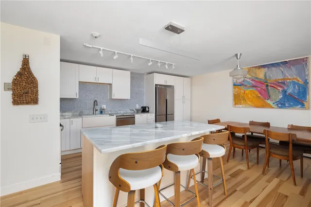 $2,400 | 66 Girard Avenue, Unit 110, Newport, RI 02840