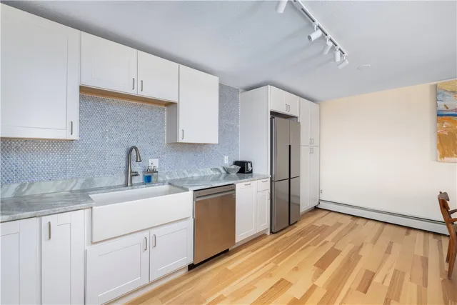 $2,400 | 66 Girard Avenue, Unit 110, Newport, RI 02840