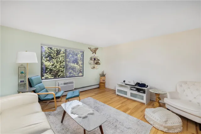 $2,400 | 66 Girard Avenue, Unit 110, Newport, RI 02840