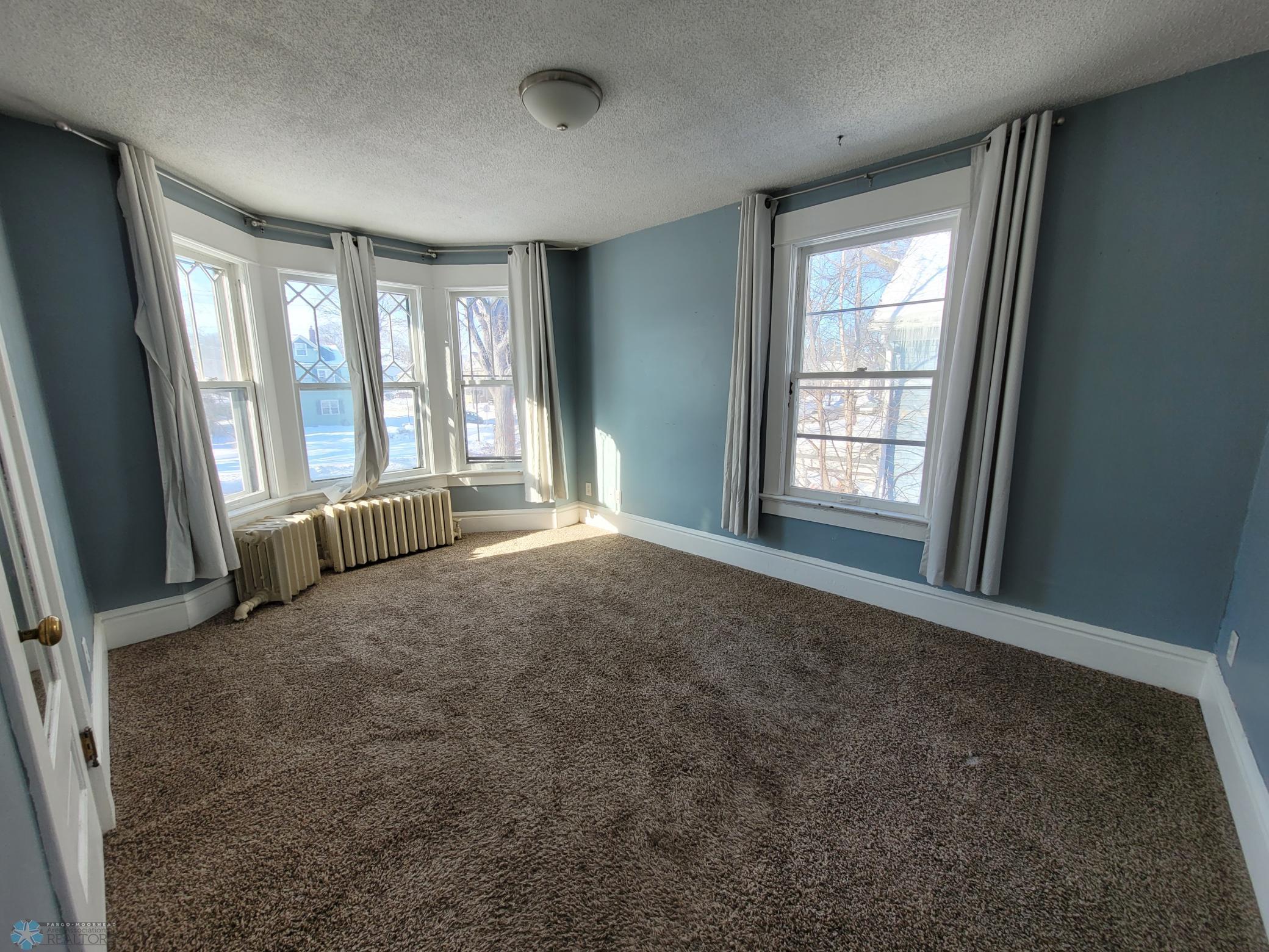915 Broadway North Fargo, ND 58102 - Photo 4 of 23