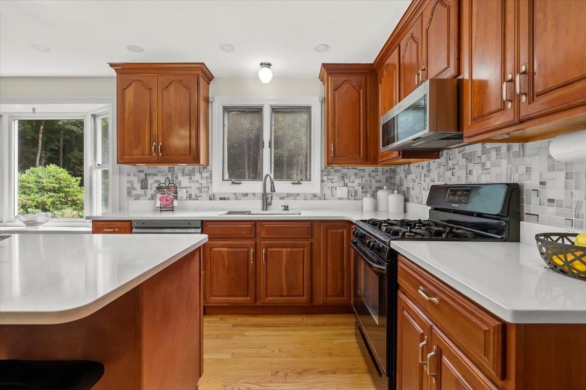 21 Hearthside Circle Bedford, NH 03110 - Photo 10 of 40