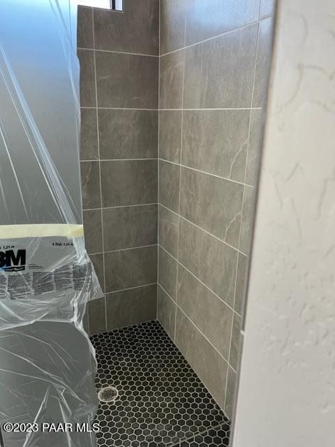 5707 East Killen Loop Prescott Valley, AZ 86314 - Photo 18 of 28 a bathroom with a glass door shower