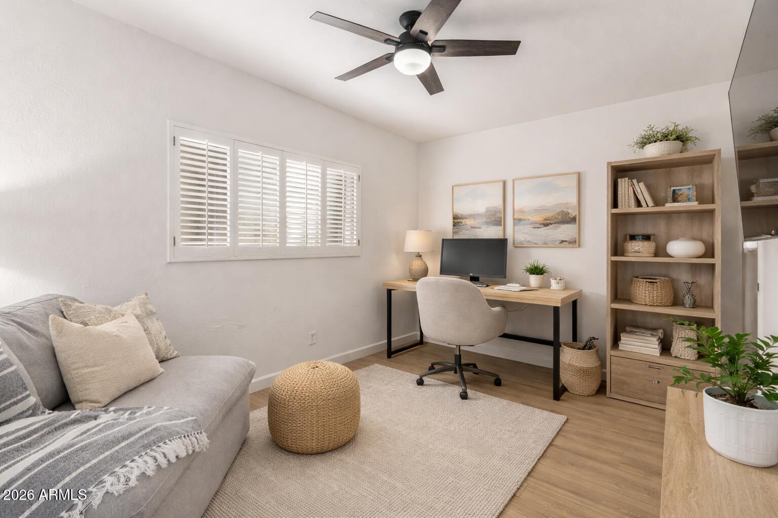 6232 North 30th Place Phoenix, AZ 85016 - Photo 10 of 23 a bedroom with a workspace