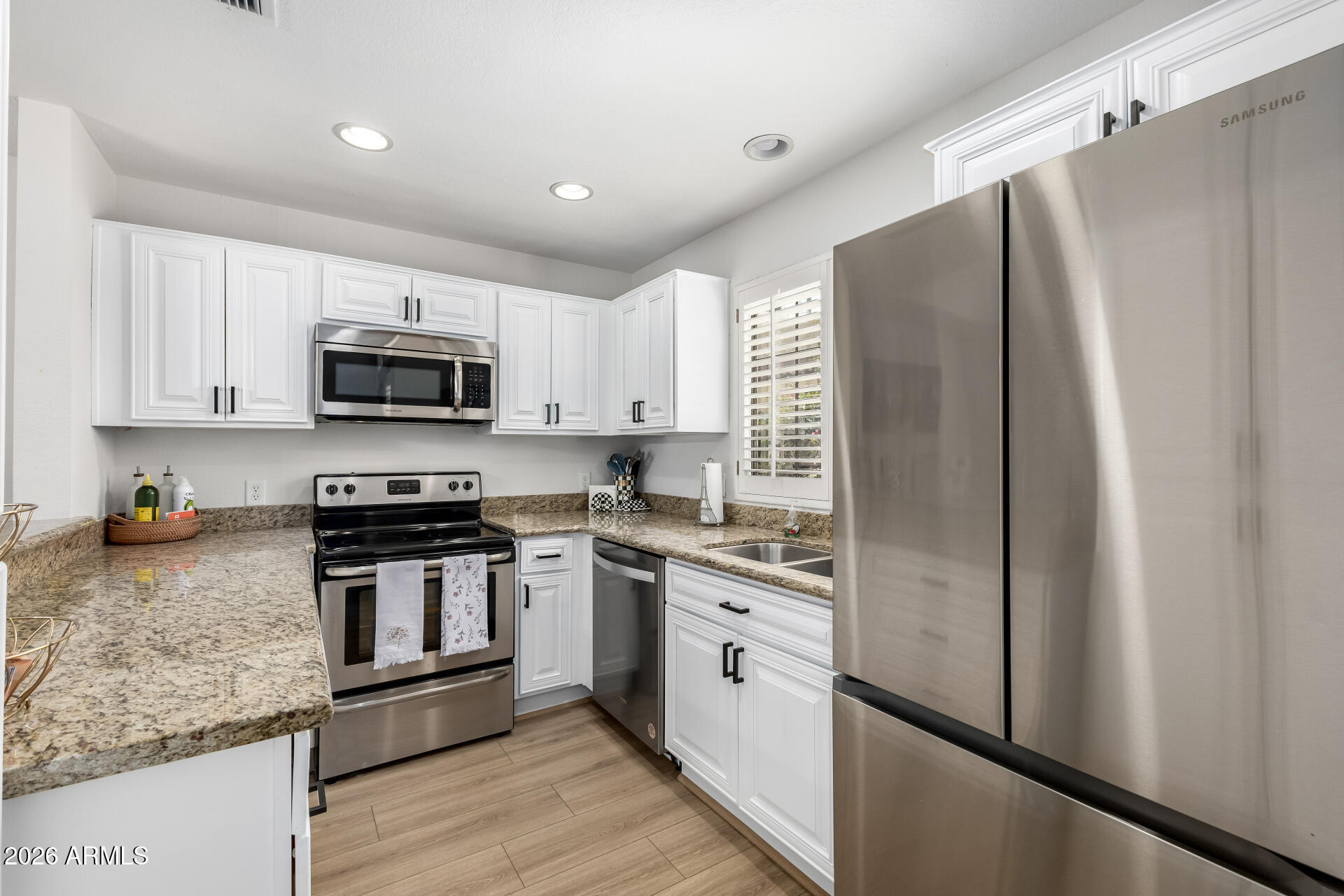 6232 North 30th Place Phoenix, AZ 85016 - Photo 5 of 23 Kitchen with Stainless Steel Appliances