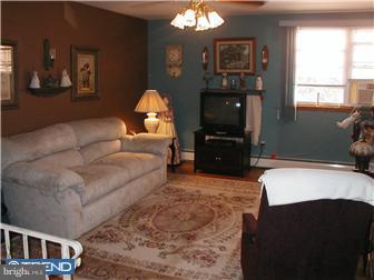 10052 Verree Road Philadelphia, PA 19116 - Photo 3 of 11