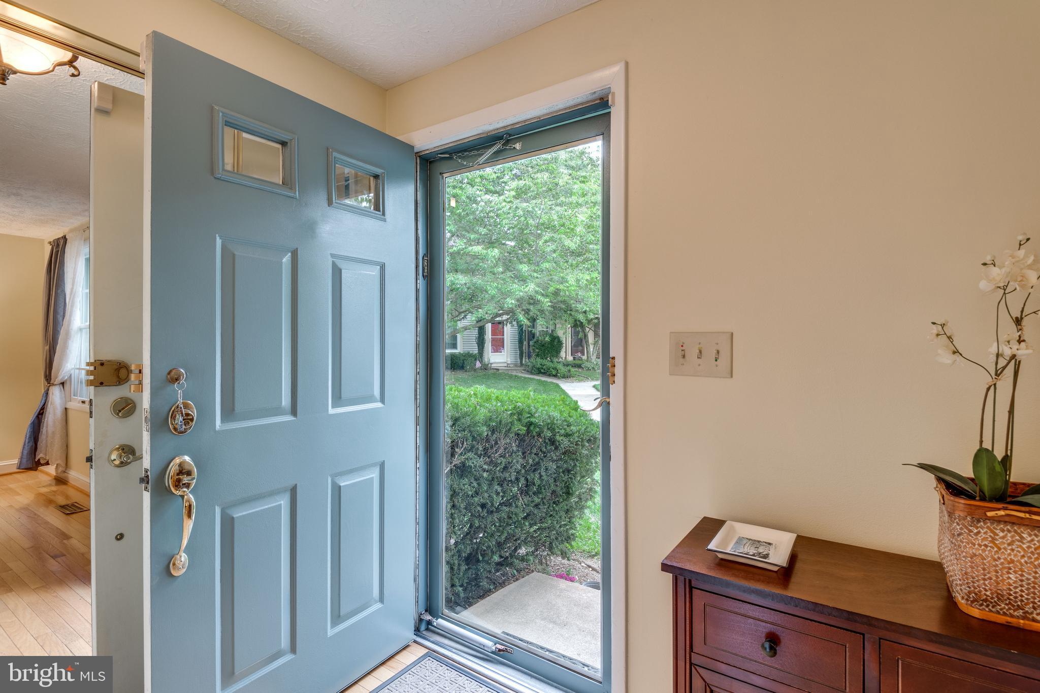 1600 Barnstead Drive Reston, VA 20194 - Photo 2 of 37 Entry way with large guest closet