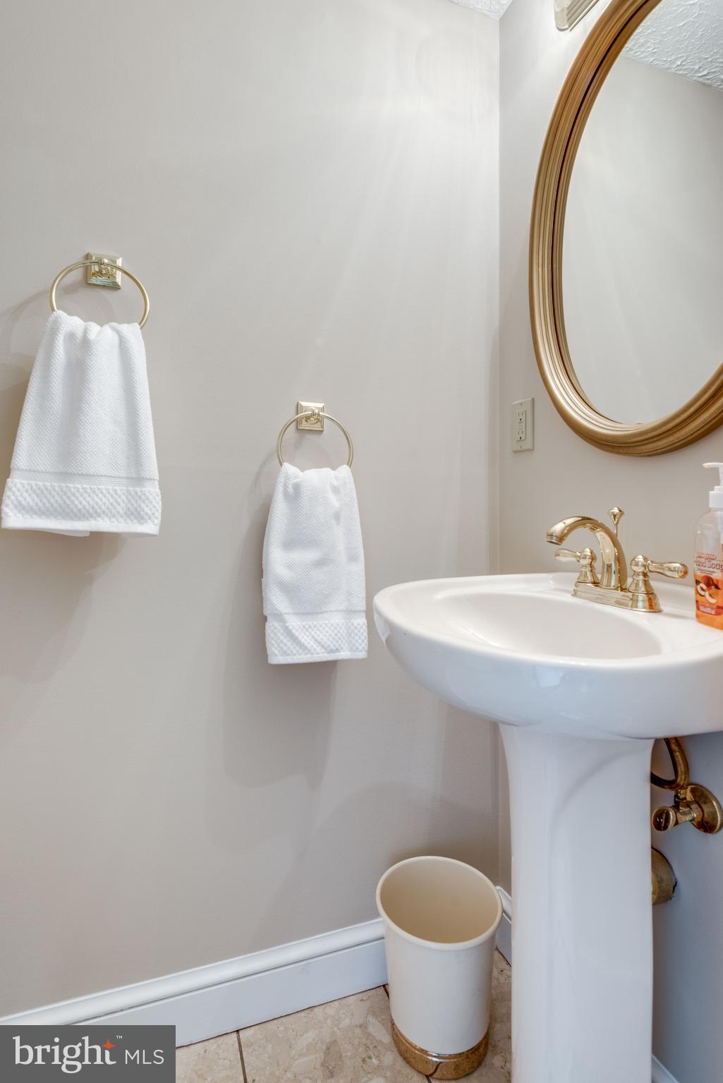 1600 Barnstead Drive Reston, VA 20194 - Photo 13 of 37 Powder room off entry foyer