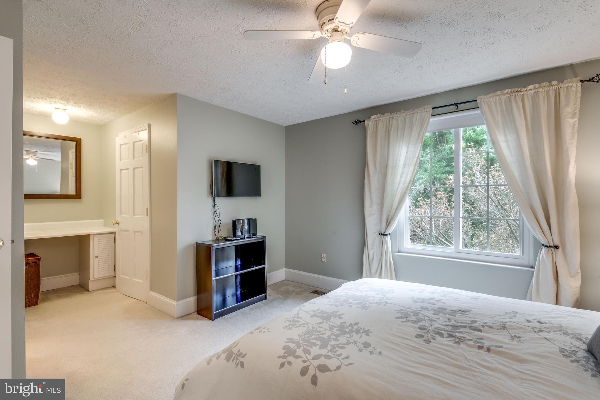 1600 Barnstead Drive Reston, VA 20194 - Photo 22 of 37 Additional dressing area outside closet